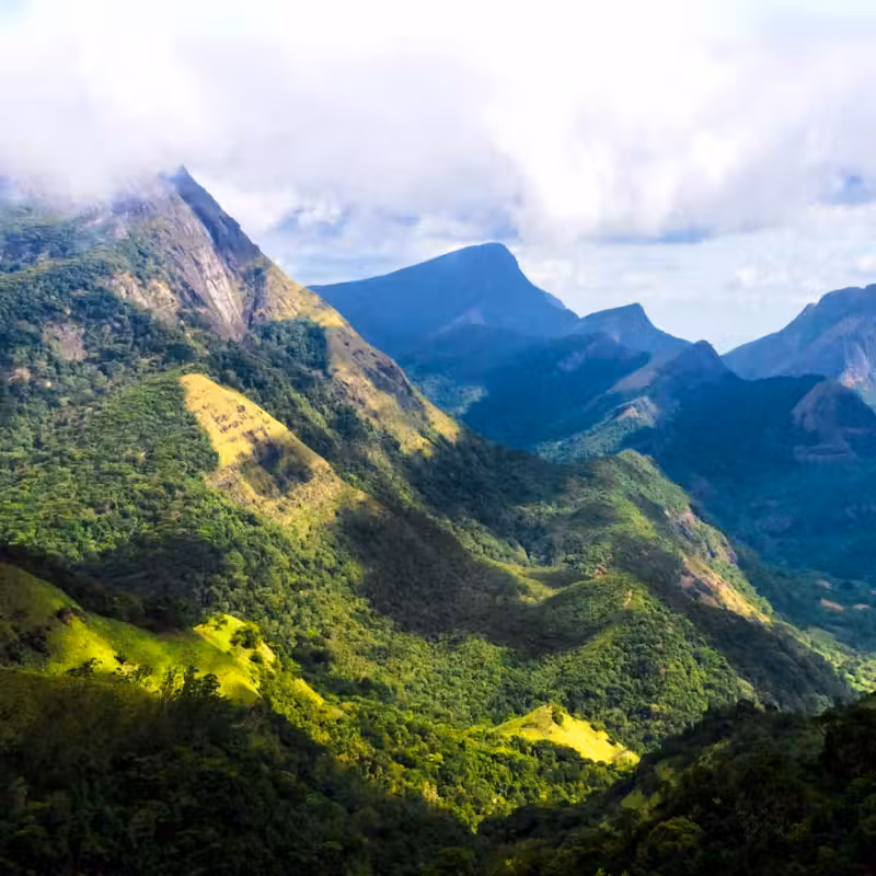 Knuckles Range trekking
